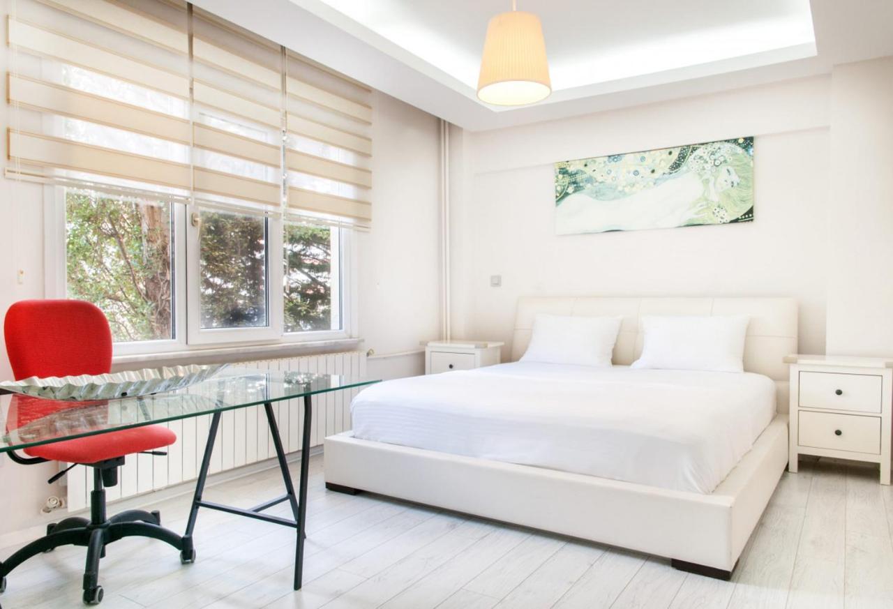 Central And Vibrant Flat With Balcony In Besiktas อิสตันบูล ภายนอก รูปภาพ