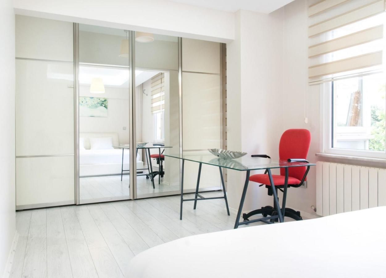 Central And Vibrant Flat With Balcony In Besiktas อิสตันบูล ภายนอก รูปภาพ